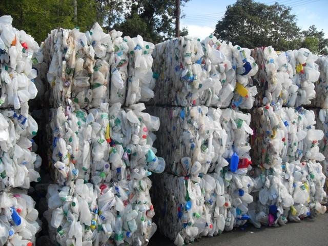 hdpe milk bottles2 hdpe milk bottles2